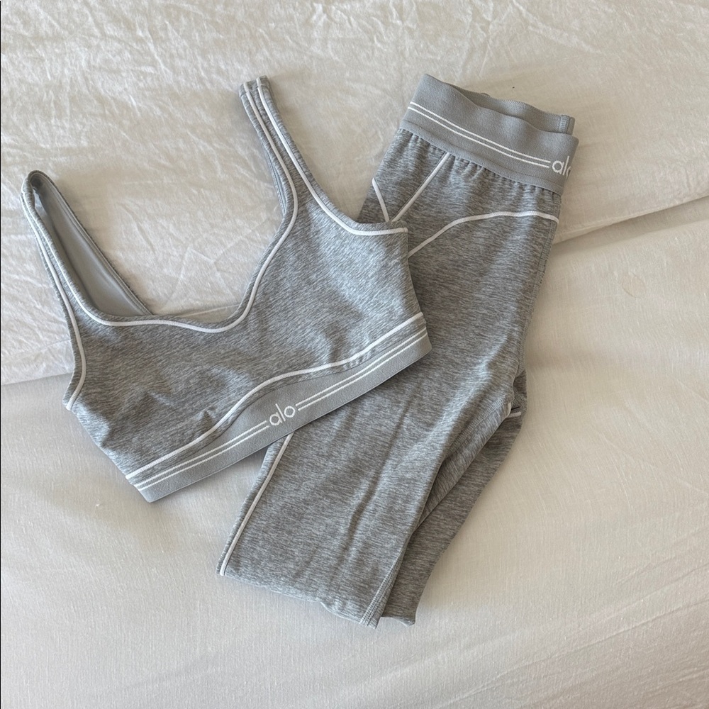 ALO Yoga Sports Bra and Leggings Set